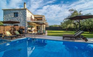 Πισίνα στο ή κοντά στο EVaNTHE STONE VILLAS