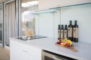 Kuchyň nebo kuchyňský kout v ubytování Apt GioAn Novigrad, 500m to Sea, private heated Jacuzzi, BBQ, private parking