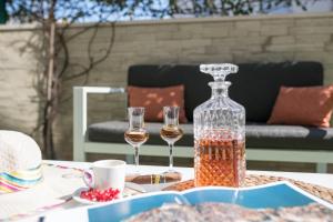 Nápoje v ubytování Apt GioAn Novigrad, 500m to Sea, private heated Jacuzzi, BBQ, private parking