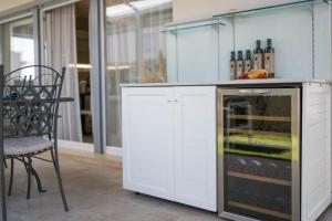 Kuchyň nebo kuchyňský kout v ubytování Apt GioAn Novigrad, 500m to Sea, private heated Jacuzzi, BBQ, private parking