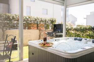Fotografie z fotogalerie ubytování Apt GioAn Novigrad, 500m to Sea, private heated Jacuzzi, BBQ, private parking v destinaci Novigrad – Istrie