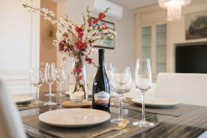 Nápoje v ubytování Apt GioAn Novigrad, 500m to Sea, private heated Jacuzzi, BBQ, private parking