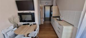 Kuchyňa alebo kuchynka v ubytovaní Apartman for 4 Siófok