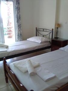 Posteľ alebo postele v izbe v ubytovaní Akrata Rose Garden Apartments I + 15 fotografií