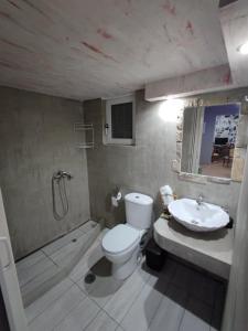 Ένα μπάνιο στο Elafonisos Guesthouse +8 φωτογραφίες