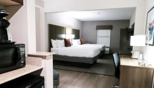 Кровать или кровати в номере Wingate by Wyndham Jackson Ridgeland +46 фотографий