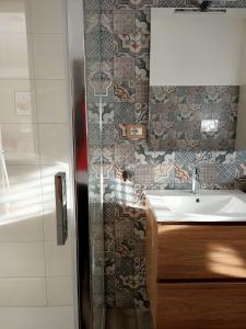 A bathroom at RossoMattone CountryHouse