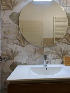 A bathroom at RossoMattone CountryHouse
