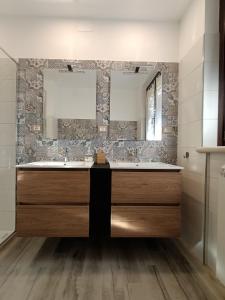 A bathroom at RossoMattone CountryHouse