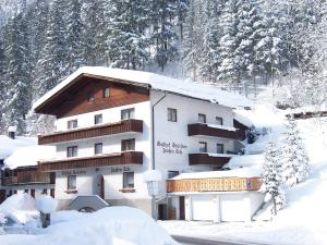 Haus Grünstein talvel