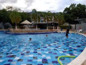 Condominio Terrazas del Sol tesisinde veya buraya yakın yüzme havuzu