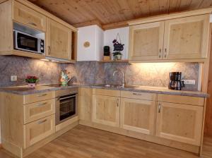 Kuchyň nebo kuchyňský kout v ubytování Hausernhof - Chiemgau Karte + 17 fotografií