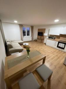 Kuchyň nebo kuchyňský kout v ubytování Apartmány B. Němcové
