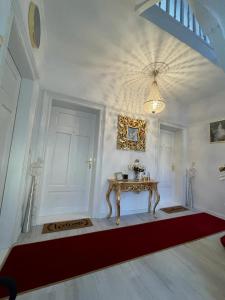 a white room with a table and a door at Boutique Haus Sissi in Füssen