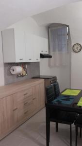 Cucina o angolo cottura di MAX in CENTER parking privato nel prezzo