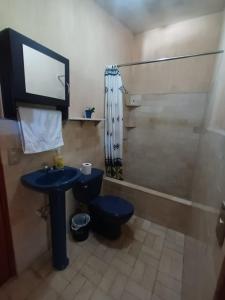 a bathroom with a toilet and a sink and a shower at Hotel del Bosque in Guatemala