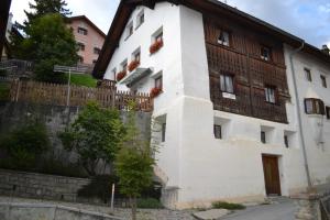 Zgradba, v kateri se nahaja apartma