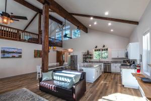 Kuchyň nebo kuchyňský kout v ubytování Half Dome Loft