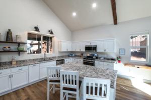 Kuchyň nebo kuchyňský kout v ubytování Half Dome Loft