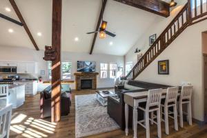 Kuchyň nebo kuchyňský kout v ubytování Half Dome Loft