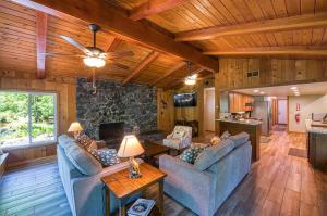 a living room with two couches and a ceiling fan at La Cabana in Oakhurst