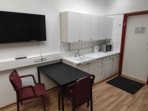Kuchyň nebo kuchyňský kout v ubytování Hotel 24 - Karihaara - Kemi