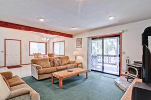 a living room with a couch and a table at Yosemite Pines in Yosemite West