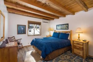 Säng eller sängar i ett rum på Yosemite Vista
