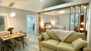 Uma área de estar em Bonniebrook Lodge