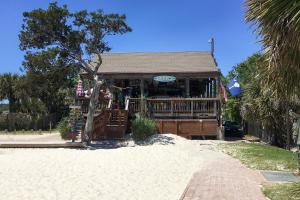 sklep na plaży obok piasku w obiekcie Hilton Head Resort 4434 w mieście Hilton Head Island