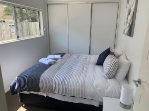 Keith's on Sylvan Beach, 1 of the 3 most popular units on Bribie客房内的一张或多张床位