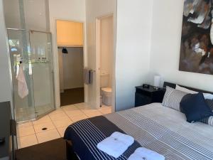 Keith's on Sylvan Beach, 1 of the 3 most popular units on Bribie客房内的一张或多张床位