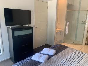 Keith's on Sylvan Beach, 1 of the 3 most popular units on Bribie的一间浴室