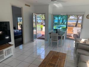 Keith's on Sylvan Beach, 1 of the 3 most popular units on Bribie的休息区