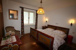 B&B Villa Dolomites Hut tesisinde bir odada yatak veya yataklar