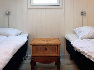 Cama ou camas em um quarto em One-Bedroom Holiday home in Hejls