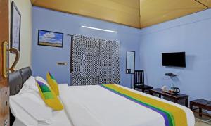 Кровать или кровати в номере Hotel Allaranda Homestay