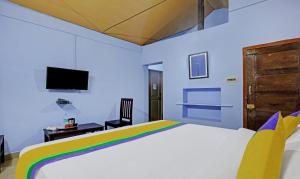 Кровать или кровати в номере Hotel Allaranda Homestay +27 фотографий