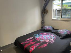 Postel nebo postele na pokoji v ubytování L'améthyste - Bungalow de charme