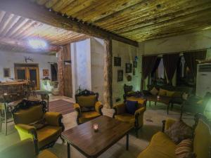Posezení v ubytování Kalsedon Cave Suites