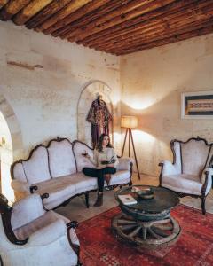Posezení v ubytování Kalsedon Cave Suites