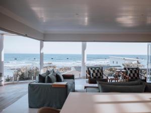 a living room with a view of the ocean at KnusRus in Jongensfontein