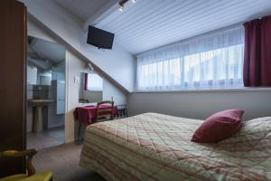 Postel nebo postele na pokoji v ubytování Au Primerose Hôtel