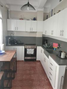 Kuchyňa alebo kuchynka v ubytovaní Callisto room 4