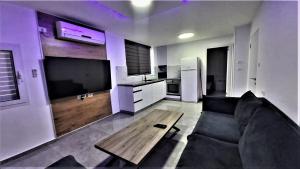Kuchyň nebo kuchyňský kout v ubytování Diamond Suites Eilat