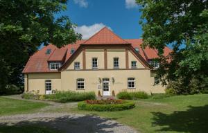 a large white house with a red roof at Ostsee-Landhaus in Rerik