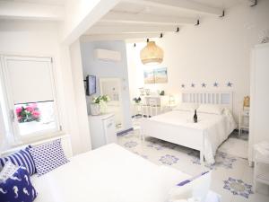 Postel nebo postele na pokoji v ubytování BLU MARE suite privata & apartment