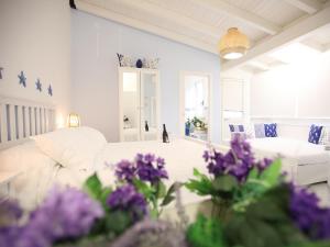 Postel nebo postele na pokoji v ubytování BLU MARE suite privata & apartment