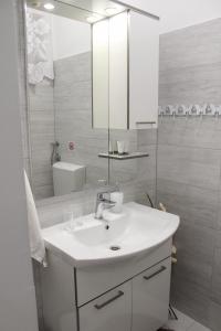 Koupelna v ubytování Rooms Zana