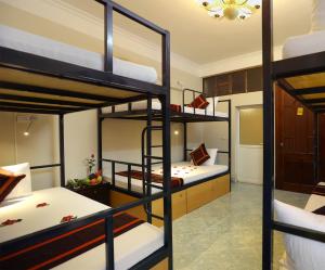 Postel nebo postele na pokoji v ubytování Hanoi City Backpackers Hostel + 37 fotografií